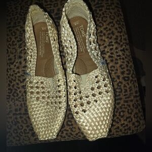 TOMS Women's Beige Woven Loafers